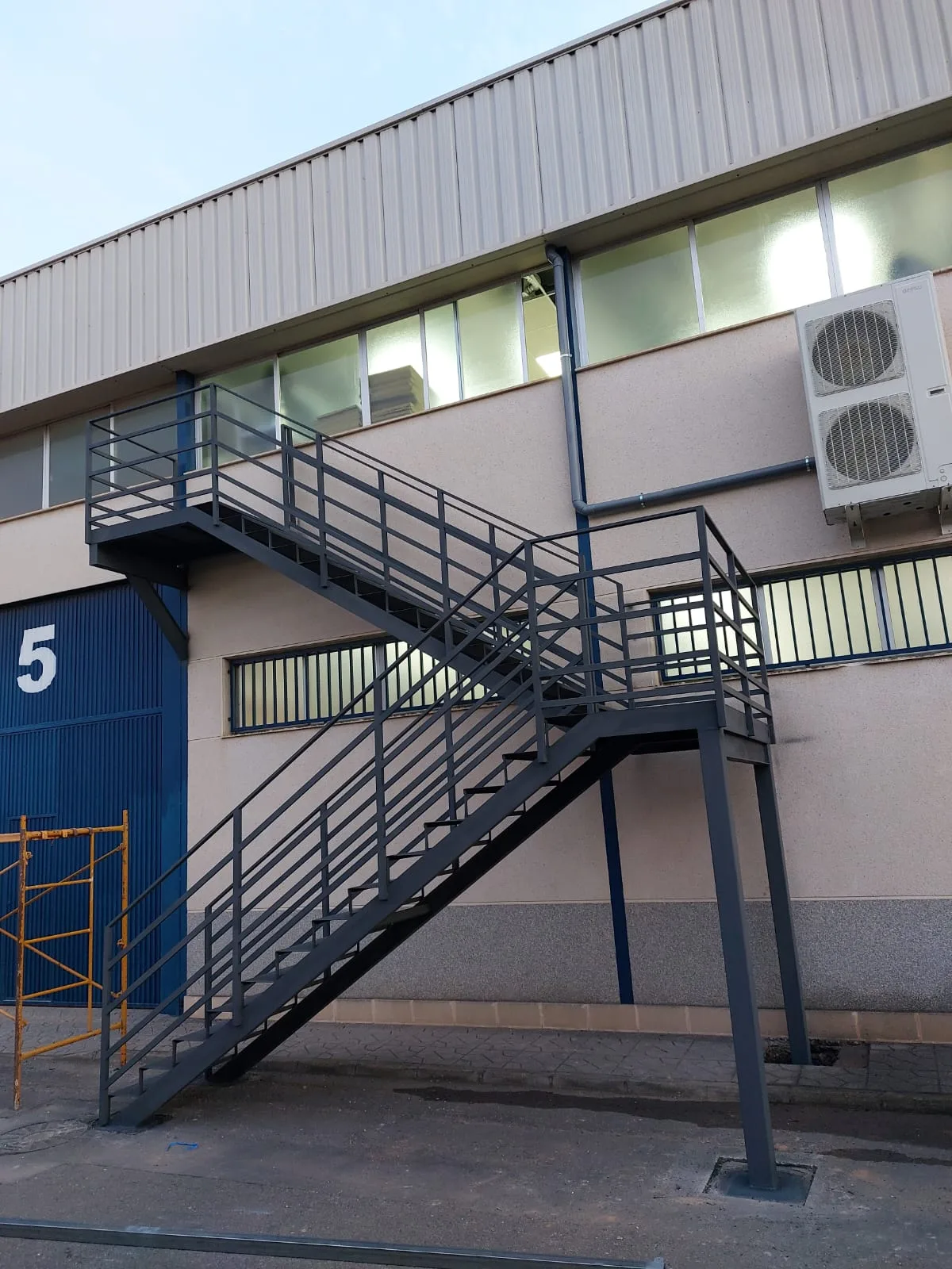 Escalera | ALSIMETAL SL